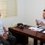 Vereador Dirceu durante agenda no escritório do deputado Vander