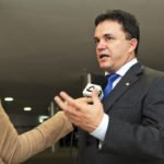 Deputado Vander sendo entrevistado no Salão Verde do Congresso Nacional