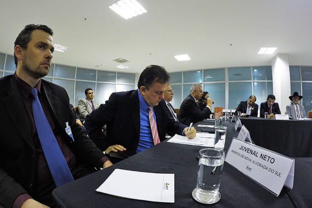 Deputado Vander destacou import&acirc;ncia do di&aacute;logo entre Governo, concession&aacute;ria e prefeituras (Foto: Jo&atilde;o Cirilo)