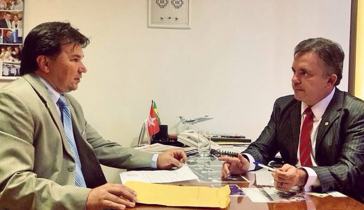 Idevaldo e Vander, em recente encontro em Bras&iacute;lia, quando cobraram posi&ccedil;&atilde;o do MME