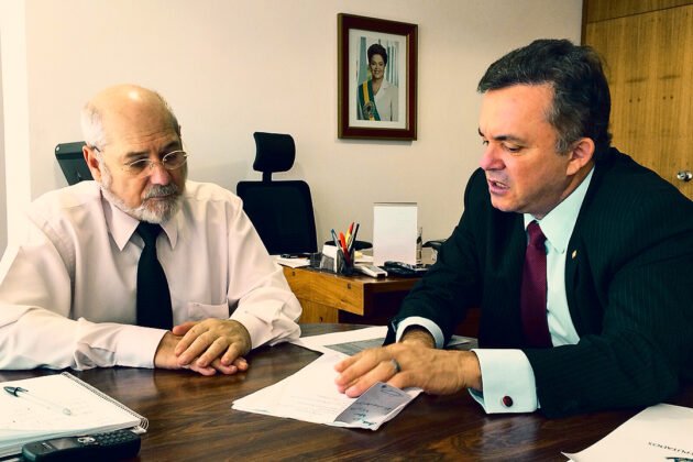 Vander com o secret&aacute;rio-executivo de Governo da Presid&ecirc;ncia, Luiz Antonio de Azevedo