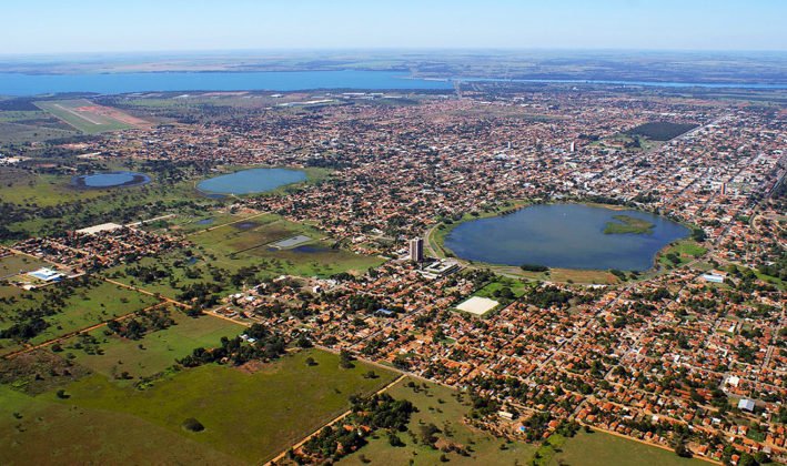 Vista a&eacute;rea de Tr&ecirc;s Lagoas (Foto: JJ Caju - Ascom/PMTL)