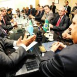 Assinatura do TC contou com presença do ministro, governador e bancada (Foto: Chico Ribeiro/Ascom GOVMS)