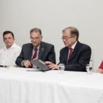 Assinaram o convênio Vander, Tavares e Tiguman (Foto: Marcos Pires)