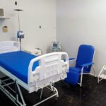 Os cinco CRS estão recebendo equipamentos como desfibriladores, camas hospitalares, monitores multiparamétricos, eletrocardiógrafos e ventiladores pulmonares