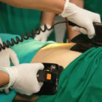 Os cinco CRS estão recebendo equipamentos como desfibriladores, camas hospitalares, monitores multiparamétricos, eletrocardiógrafos e ventiladores pulmonares