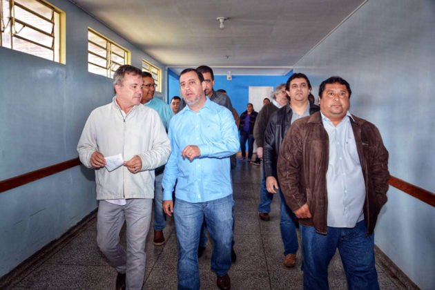 Vander visitou o hospital na companhia do prefeito, secret&aacute;rios e vereadores