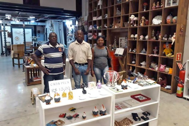 Representantes de Furnas do Dion&iacute;sio tamb&eacute;m visitaram as lojas e a feira da Artems e AMI no Norte Sul Plaza