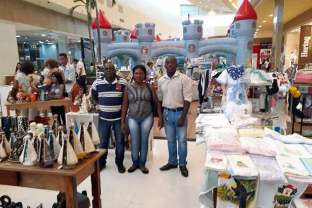 Representantes de Furnas do Dion&iacute;sio tamb&eacute;m visitaram as lojas e a feira da Artems e AMI no Norte Sul Plaza