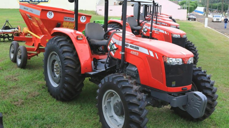 Entrega de patrulhas mecanizadas para a regi&atilde;o de Itaquira&iacute;
