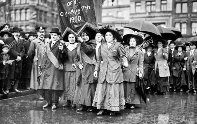 "May Day Parade", marcha de mulheres em Nova York (1&ordm; de maio de 1909).