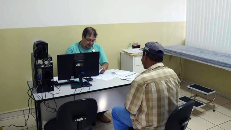 Deputado foi representado por Eduardo em inaugura&ccedil;&atilde;o de posto de sa&uacute;de e entrega de ve&iacute;culos