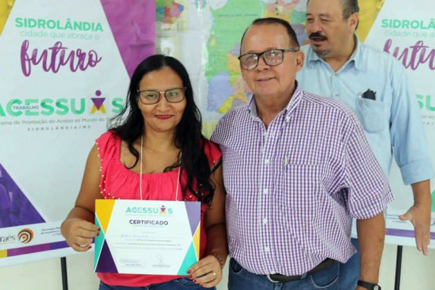 Assessor Eduardo tamb&eacute;m repeesentou Vander em entrega de certificados de curso de capacita&ccedil;&atilde;o