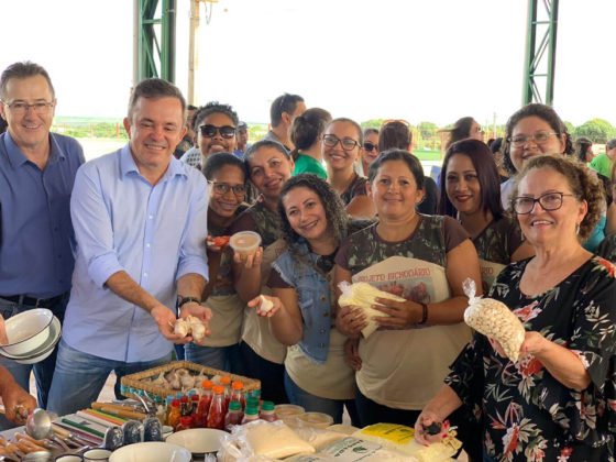 Em Sonora, Vander participou da inaugura&ccedil;&atilde;o da Feira do Produtor e de obra de abastecimento de &aacute;gua.