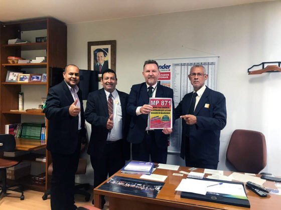 Prof. Ido recebemdo as lideran&ccedil;as sindicais de ferrovi&aacute;rios e aposentados