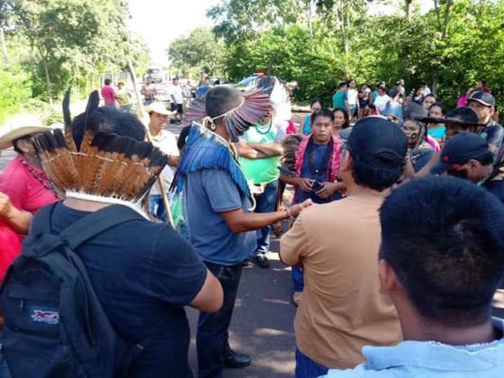 Ind&iacute;genas protestaram na BR-262 em defesa da Sesai