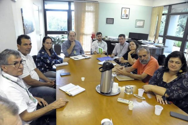 Reuni&atilde;o na Agraer entre t&eacute;cnicos e assessoria de Vander discutiu encaminhamentos sobre o Assentamento Serra Alegre
