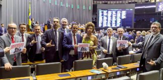 Deputados de oposição na Câmara, entre eles, Vander Loubet (PT-MS)