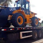 Pá carregadeira viabilizada por Vander já chegou em Dois Irmãos do Buriti