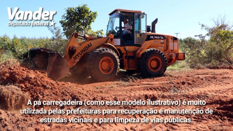 P&aacute; carregadeira &eacute; maquin&aacute;rio essencial para recupera&ccedil;&atilde;o e manuten&ccedil;&atilde;o de estradas vicinais