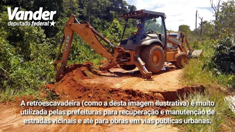 Retroescavadeira &eacute; maquin&aacute;rio essencial para recupera&ccedil;&atilde;o e manuten&ccedil;&atilde;o de estradas vicinais