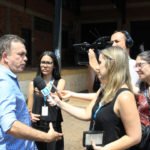 Entrega de trator por Vander reuniu professores, técnicos e acadêmicos da UFMS e dirigentes de movimentos sociais