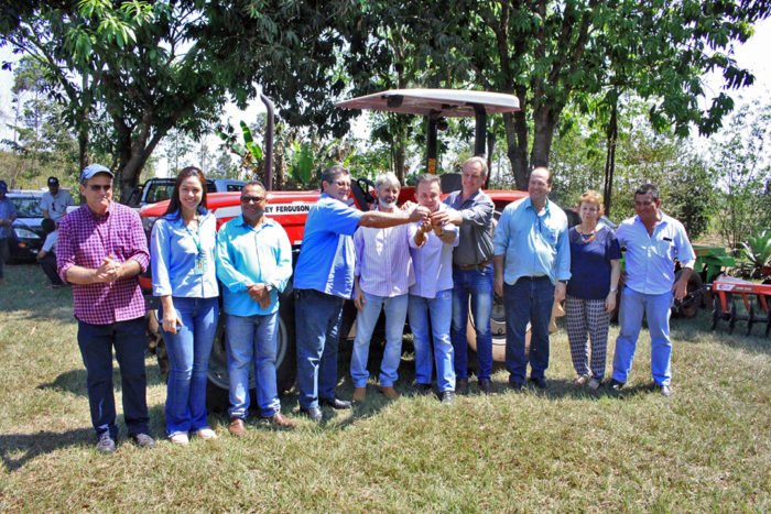 Deputado entregou mais um conjunto de trator e implementos para a agricultura familiar
