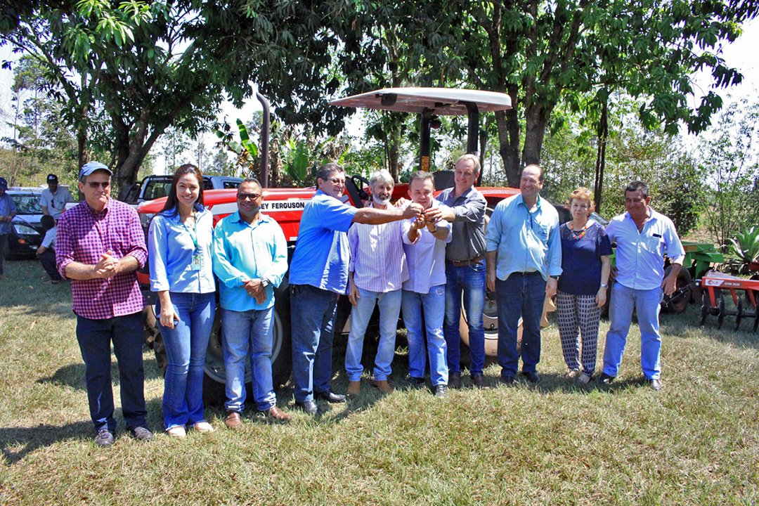 Deputado entregou mais um conjunto de trator e implementos para a agricultura familiar