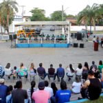 Vander esteve em sua cidade natal para oficializar ao lado do prefeito a entrega de uma pá carregadeira