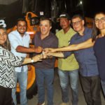 Vander esteve em sua cidade natal para oficializar ao lado do prefeito a entrega de uma pá carregadeira
