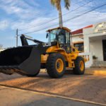 Pá carregadeira viabilizada por Vander foi entregue em Nioaque durante celebração na Colônia Conceição