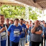 Pá carregadeira viabilizada por Vander foi entregue em Nioaque durante celebração na Colônia Conceição