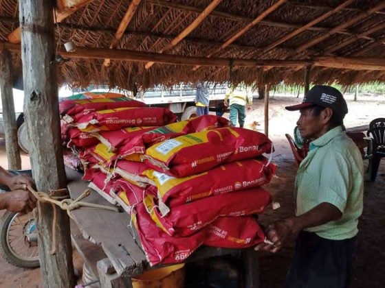 Entrega de sementes nas aldeias Bananal, Ipegue, &Aacute;gua Branca e Lagoinha foi acompanhada pela assessoria do deputado Vander