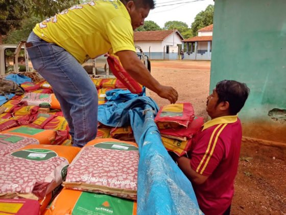 Entrega de sementes nas aldeias Bananal, Ipegue, &Aacute;gua Branca e Lagoinha foi acompanhada pela assessoria do deputado Vander