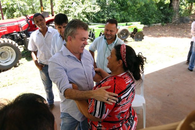Vander esteve no Assentamento 20 de Mar&ccedil;o para entregar a patrulha mecanizada