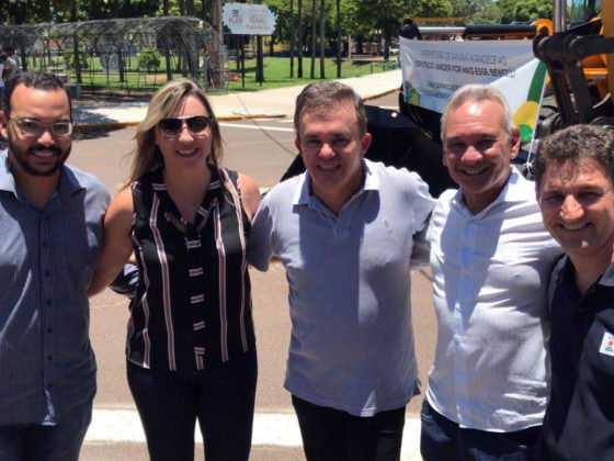 P&aacute; carregadeira e escavadeira hidr&aacute;ulica foram adquiridas gra&ccedil;as a emenda parlamentar do deputado Vander