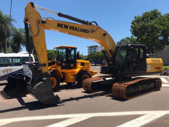 P&aacute; carregadeira e escavadeira hidr&aacute;ulica foram adquiridas gra&ccedil;as a emenda parlamentar do deputado Vander