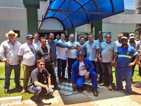 P&aacute; carregadeira e escavadeira hidr&aacute;ulica foram adquiridas gra&ccedil;as a emenda parlamentar do deputado Vander