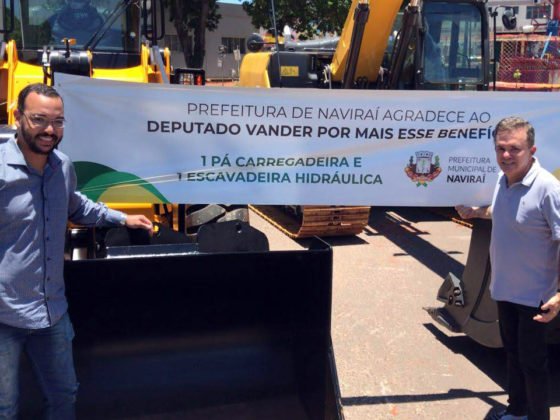 P&aacute; carregadeira e escavadeira hidr&aacute;ulica foram adquiridas gra&ccedil;as a emenda parlamentar do deputado Vander