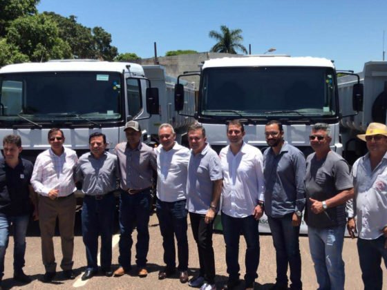 P&aacute; carregadeira e escavadeira hidr&aacute;ulica foram adquiridas gra&ccedil;as a emenda parlamentar do deputado Vander