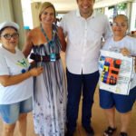 O assessor Thiago representou Vander e caminhou pela feirinha ao lado de Mirian