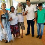 O assessor Thiago representou Vander e caminhou pela feirinha ao lado de Mirian