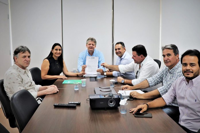 Convênio garante agroindústria para o Assentamento Santa Catarina em Aral Moreira Convênio garante agroindústria para o Assentamento Santa Catarina em Aral Moreira