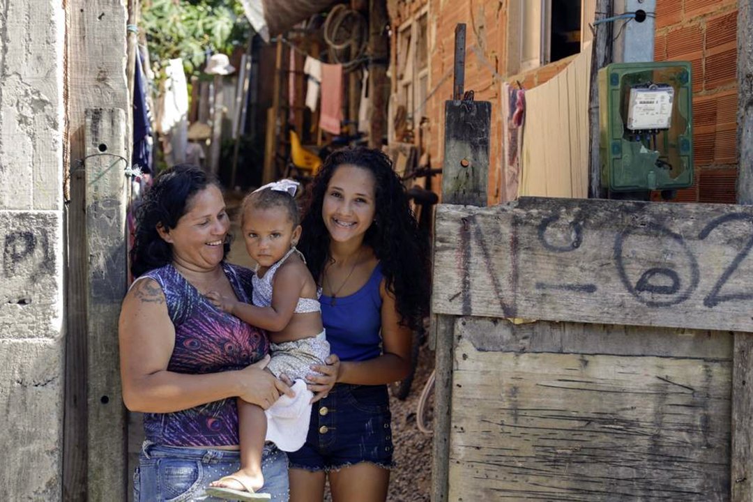 Famílias de baixa renda aguardam ansiosas pelo auxílio emergencial