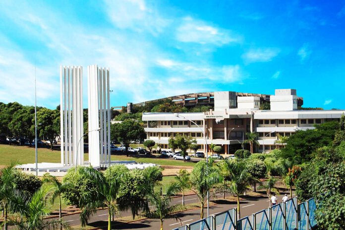 Com apoio de Vander, UFMS oferece cursinho e cursos de línguas gratuitos para a população Com apoio de Vander, UFMS oferece cursinho e cursos de línguas gratuitos para a população