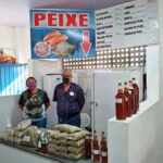 Agricultores familiares de Amambai exibem, orgulhosos, seus produtos no Mercado Municipal.
