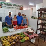 Agricultores familiares de Amambai exibem, orgulhosos, seus produtos no Mercado Municipal.