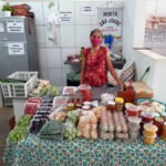Agricultores familiares de Amambai exibem, orgulhosos, seus produtos no Mercado Municipal.