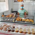 Agricultores familiares de Amambai exibem, orgulhosos, seus produtos no Mercado Municipal.