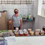 Agricultores familiares de Amambai exibem, orgulhosos, seus produtos no Mercado Municipal.